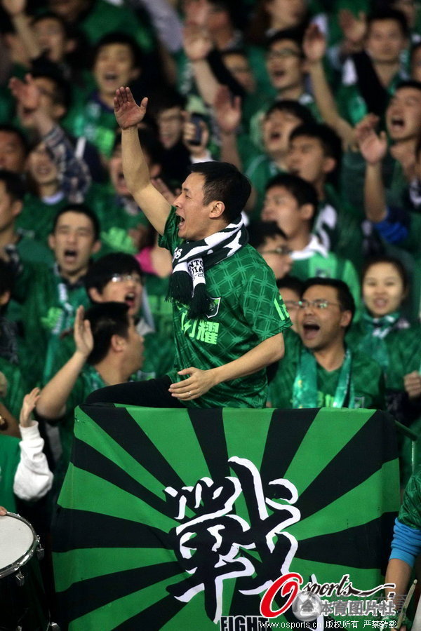  科雷兹主场气势如虹，球迷助威催生奇迹